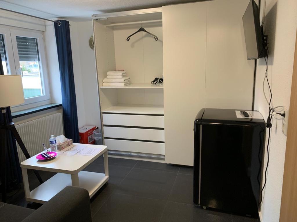 Guenstige Zimmer-Unterkunft Zimmer Mit Gemeinschaftsbad 로라흐 외부 사진