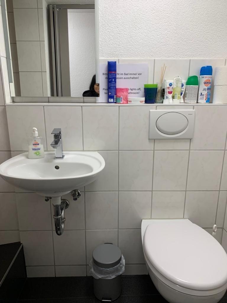 Guenstige Zimmer-Unterkunft Zimmer Mit Gemeinschaftsbad 로라흐 외부 사진