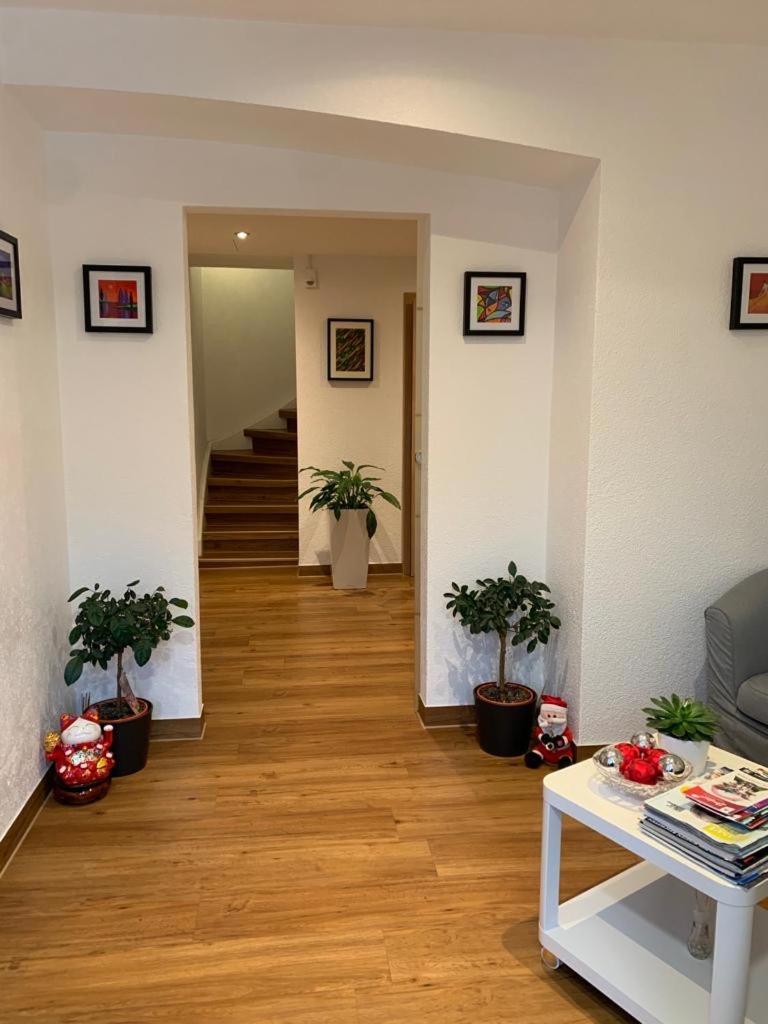 Guenstige Zimmer-Unterkunft Zimmer Mit Gemeinschaftsbad 로라흐 외부 사진